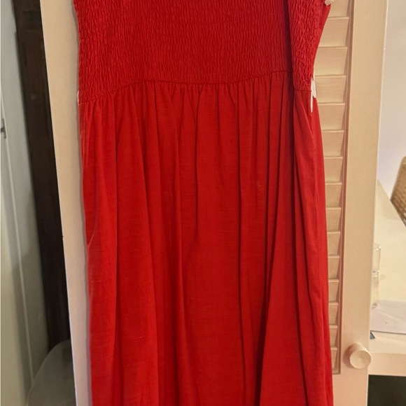 Chic Red Maxi Dress with White Trim - Picture 3 of 5